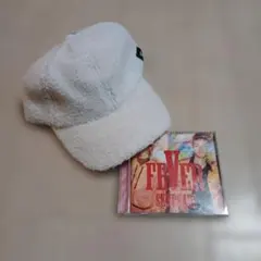 ホワイト ボアフリースキャップ ロゴ付き スカイピースＣＤ