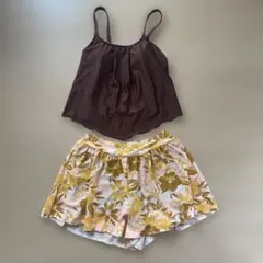 ブラウンタンクトップと花柄ショートパンツ水着 13L