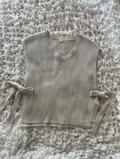 レディースベスト リブニット　ベージュMサイズ　サイドリボン