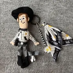 TOY STORY PEACEMINUSONE ウッディーキーホルダー - メルカリ