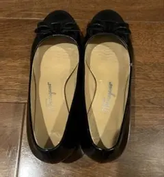 フェラガモ　エナメルパンプス　雨の日に 　5 1/2（23cm）ヒール3.5cmのサムネイル