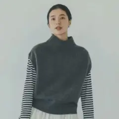 美品✨ 北欧暮らしの道具店 あったかウールのニットベスト 綺麗め ブラウン 着用レビュー】秋冬のおしゃれ広がるニットベストを、4名のスタッフが
