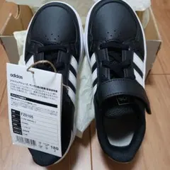 adidas スニーカー　18cm　【新品・未使用】