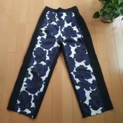 ダ*ー様 トクコプルミエヴォル 裾刺繍入りクロップドパンツ ブラック