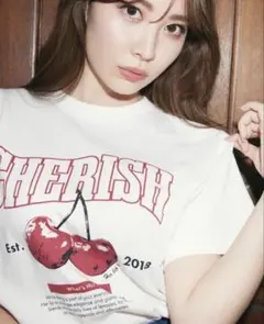 LILY BROWN（リリーブラウン）フルーツビジューTシャツ チェリー
