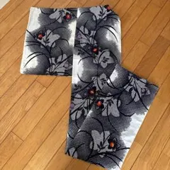 白とネイビーの花柄浴衣　着用イメージ画像あり