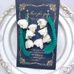 すずらんのピアス　手編み　イヤリング　ハンドメイド