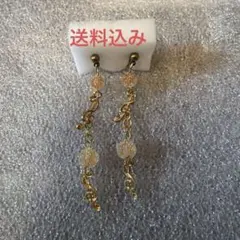 ハンドメイド 音符モチーフの揺れるイヤリング