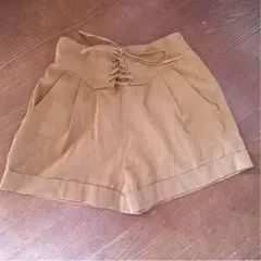 ハイウェスト ショートパンツ