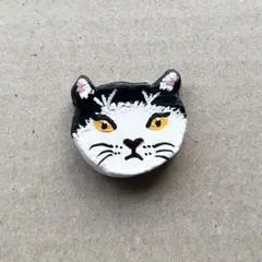 石粉粘土ブローチ 「前髪猫」
