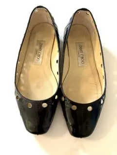JIMMY CHOO パテントレザー パンチングフラットサンダル黒35のサムネイル