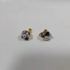 ゴールドフラワー パールスタッドイヤリング