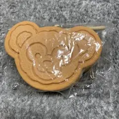 専用スーベニアケース　ダッフィクッキーサンド型カラビナ付きケース