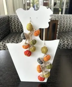 カラフル ボンボン ピアス ロング　ハンドメイド