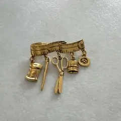 アンティーク風　ハンドメイドモチーフのブローチ　ゴールド　北欧（112）