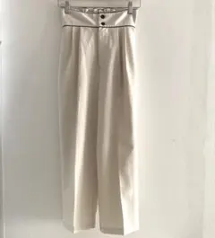 アイボリー プリーツ入り ワイドレッグスラックス