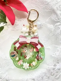 レジン　シャカシャカシェイカー　キーホルダー　クリスマスリース　緑