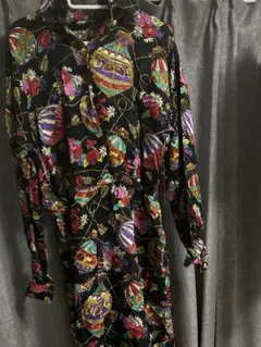 柄長袖シャツ 黒 ワンピ 膝丈 派手