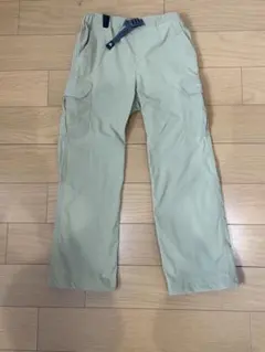 美品モンベル　ベージュ カーゴパンツ 120㎝のサムネイル
