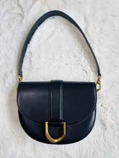 CHARLES & KEITH ブラックショルダーバッグ