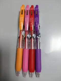 ☆新品・未使用☆　SARASA CLIP　スヌーピー　4本セット　0.5mmのサムネイル