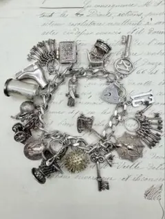 ERICKSON BEAMON チャームブレスレット ブラックビーズ - メルカリ