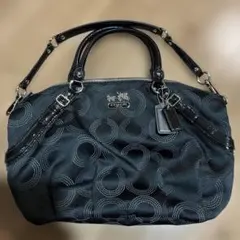 COACH ブラック バッグ　シグネチャー　Cマーク保存袋付き　チャーム付き