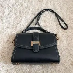 ブラックレザーショルダーバッグ