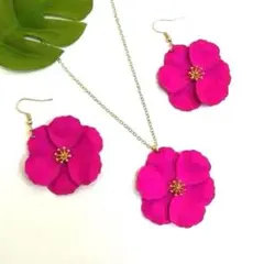 【バンビ様専用】ネックレス＆ピアス♡ピンク