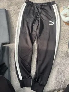 PUMA サイドストライプジャージパンツ