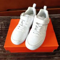 新品未使用☆Nike コートバーロウ 19cm