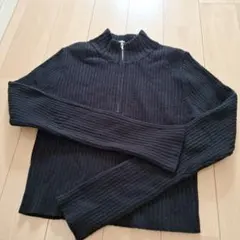 GU 黒リブ編みハイネックセーター