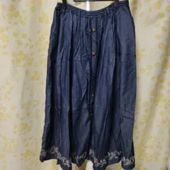 アクシーズファム　 デニム 調フレアスカート 花柄刺繍