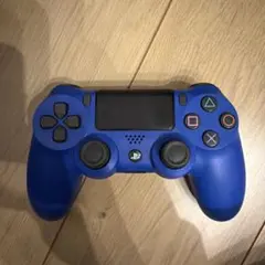 青いワイヤレスコントローラー PS4