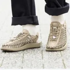 新品未使用　KEEN UNEKEE サンダル US 9.5