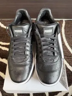 PUMA ブラックレザースニーカー