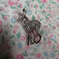 小鹿マーカサイトブローチ