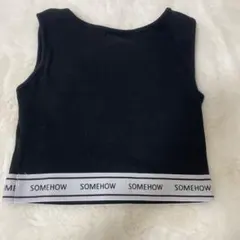 SOMEHOW ロゴ入り タンクトップ ブラック