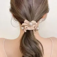 ベージュ シュシュ パール付きヘアゴム ヘアアクセサリー 簡単 ゴム ヘア