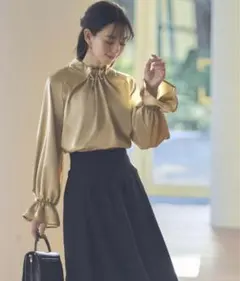 RUIRUE BOUTIQUE ウエーブタックパールデザイントップス