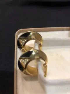 GIVENCHYジバンシーヴィンテージ オニキスとラインストーンのイヤリング。