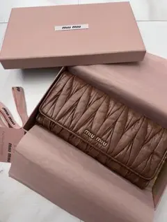 miu miu ミュウミュウ マテラッセ 箱あり 長財布フクシア色 - メルカリ