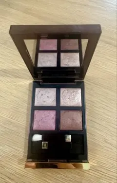 トムフォード　アイカラークォード　42A ヘイズィセンシュアリティ　アイシャドウ