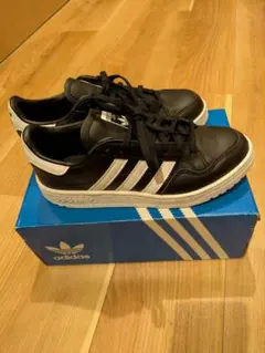 adidas ブラック ホワイト スニーカー 23.5cm