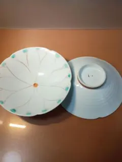 花模様の円形皿　2点セット
