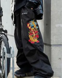 チュウカタベタイ　Tiger balloon pants/black