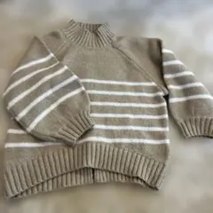 ベージュと白のストライプニットセーター