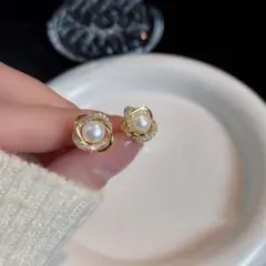 【新入荷✨即日発送！】パールピアス ゴールド 金 サークルラインストーン 結婚式