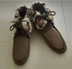 ブラウン ヒョウ柄ファー付きモカシン