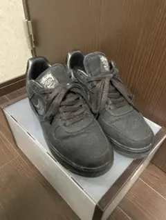 エア フォース 1 x ステューシー Triple Blackのサムネイル